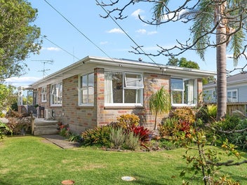 Easy-Care Living on a Level Freehold Section