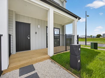 Contemporary Luxury Living in Sought-After Auranga
