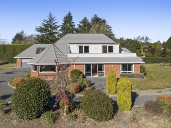Deceased Estate - 4069m² Home & Potential