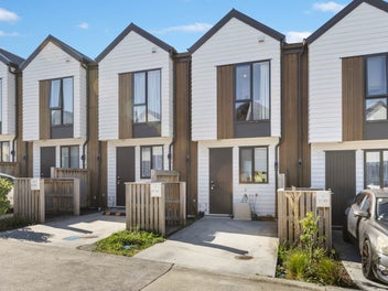 Must Sell Freehold with Immediate Returns