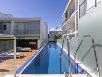 Pool, Sun, Ponsonby - Tick!