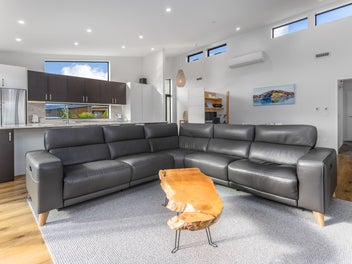 SUN-SOAKED PREMIUM LIVING