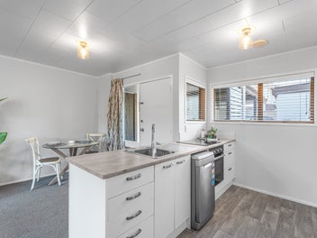 Charming Two-Bedroom Unit in Prime Location!