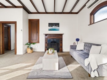 Classic Art Deco in Popular St Kilda