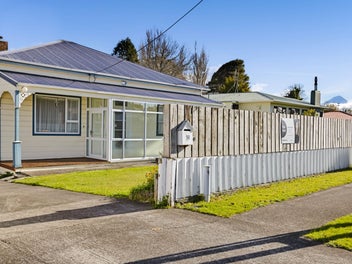 Warm and Welcoming Villa in the Heart of Eltham