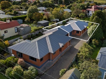 3 Bed 2 Bath Townhouse with Internal access garage