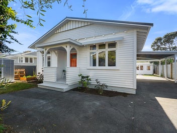 CHARMING 1930s HIDEAWAY WITH A BONUS ROOM