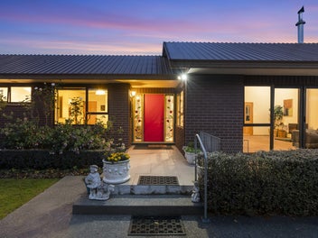 Endless Possibilities - Home, Income or Workspace