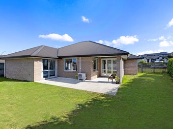 Family Living in a Convenient Rototuna Location