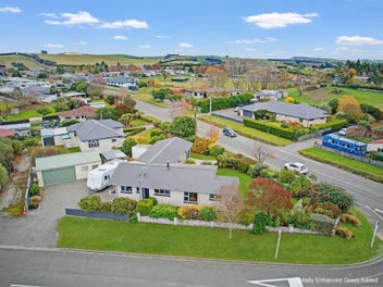 Private, Sunny family home close to Weston School