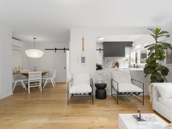 MODERN SINGLE-LEVEL LOCK-UP & LEAVE!