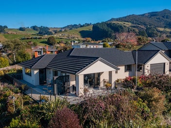 Luxury Living With Stunning Harbour Views