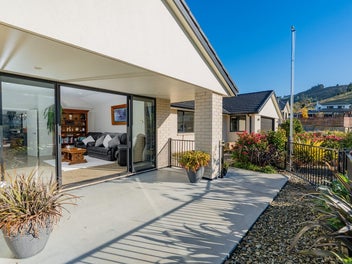 Luxury Living With Stunning Harbour Views