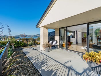 Luxury Living With Stunning Harbour Views