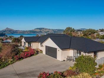 Luxury Living With Stunning Harbour Views