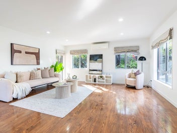 Modern Brick Home, 4+2 Bedrooms