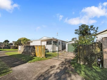 Freehold Corner Site in Prestigious Wattle Downs