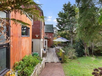 Peaceful & Private Overlooking the Tranquil Bush