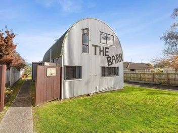 Spacious Family Living with Airbnb Potential
