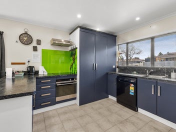 Spacious Family Living with Airbnb Potential