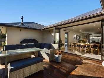Freshly Renovated Family Living on 1,131m2 (+/-)