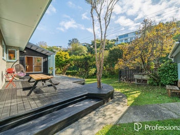 Family Comfort in Sought-After Korokoro