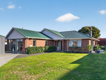 BEO $870,000-Peaceful Family & Home Office Oasis