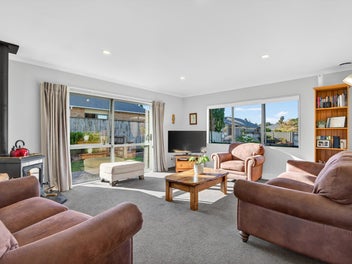 BEO $855,000-Peaceful Family & Home Office Oasis