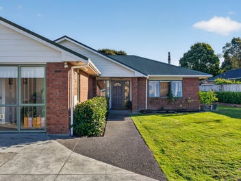 Peaceful Family & Home Office Oasis-BEO $855,000