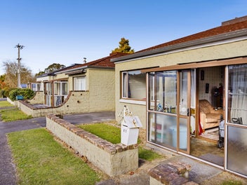Easy Living - Convenient Location