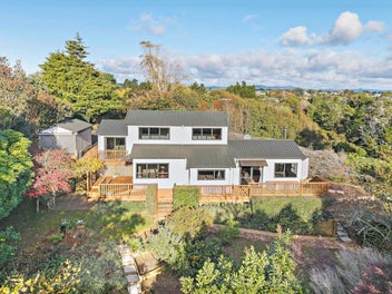 ELEVATED SCENIC SPLIT LEVEL FAMILY COMFORT