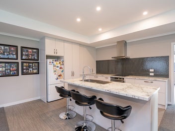 Winning quinella: Location and effortless living