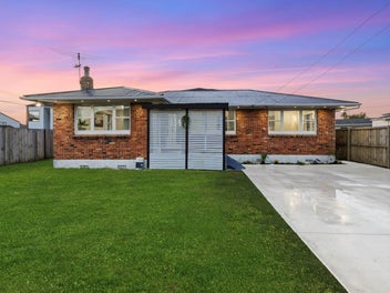 Freshly Renovated Freehold Gem with Granny Fla...