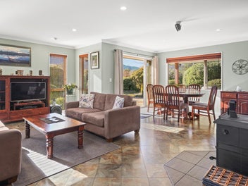 Lifestyle, alpine views and village convenience