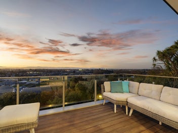 Post Earthquake Home With Scenic Mountain Views