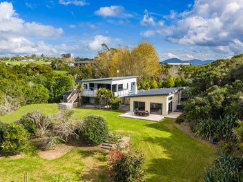 Space, Flexibility & Privacy in a Bushland Setting
