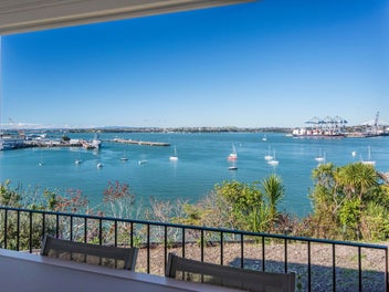 Exceptional waterfront living on a grand scale