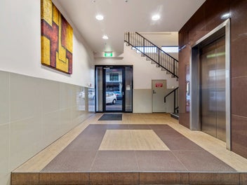 Top Floor Apartment with Gym & Car Park