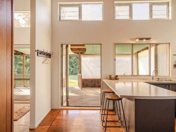 OFF GRID, RIVER RETREAT