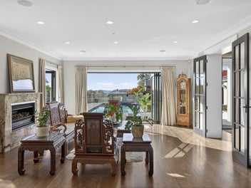Grand concrete mansion - harbour views - DGZ