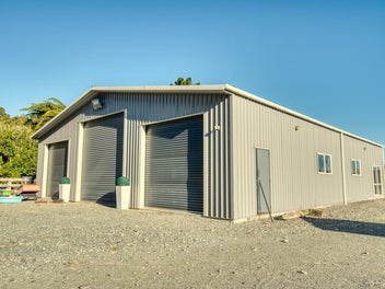 Luxurious Lifestyle with Landmark Garage