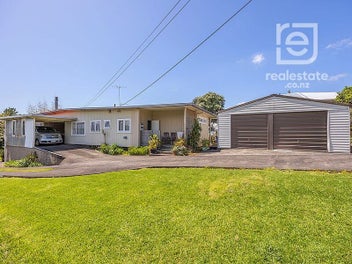 Triple Garaging Home On 1,194m² of Pure Potential!