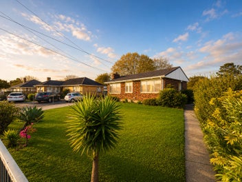 Renovated & Freehold Urgent Sale -