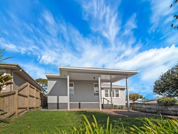 Renovated Freehold Family Home in Prime Henderson