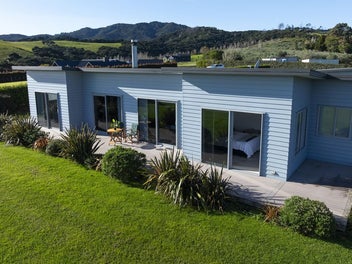 LIFESTYLE, SPACE AND WATER VIEWS