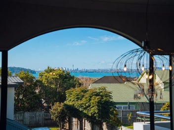 Big Family Home with Stunning Harbour Views