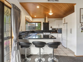 Sunny townhouse with bonus mezzanine space