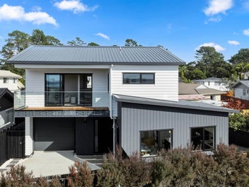 New Build + Harbour Views – Elevated Living