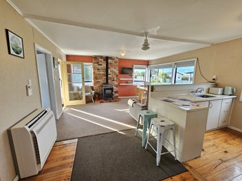 Kaka Point - a true-blue kiwiana crib