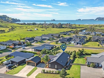 OCEAN VIEWS & STYLISH LIVING